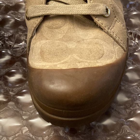 COACH WOMEN’S HALEN BEIGE SUEDE SNOW BOOTS. LIKE NEW. SIZE 7.5. SIGNATURE. NICE! - Picture 4 of 16